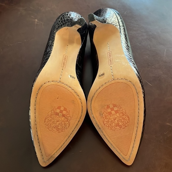 Vince Camuto Woman’s Snake Heels Size 8 1/2 - Picture 5 of 7